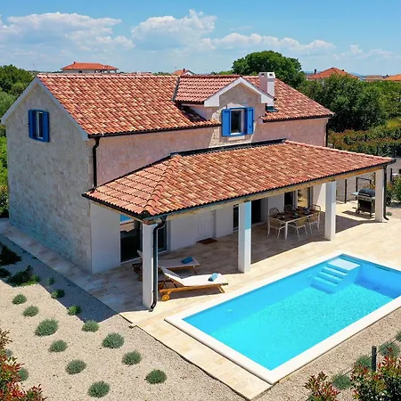 Villa Papa's Court V With Pool