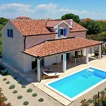 Villa Papa's Court V With Pool