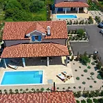 Villa Papa's Court V With Pool