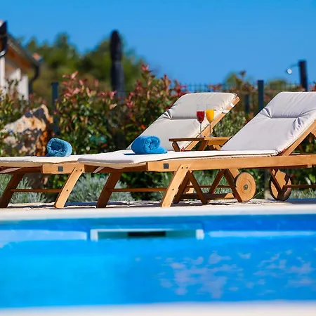 Papa's Court V With Pool * Pašman