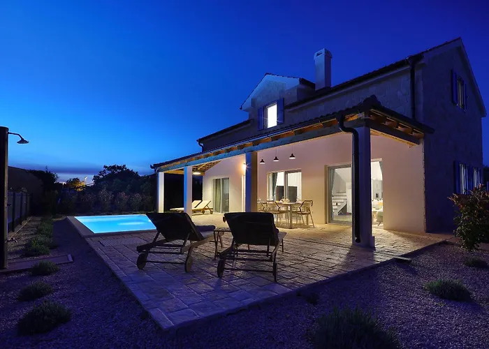 Papa's Court V With Pool Villa